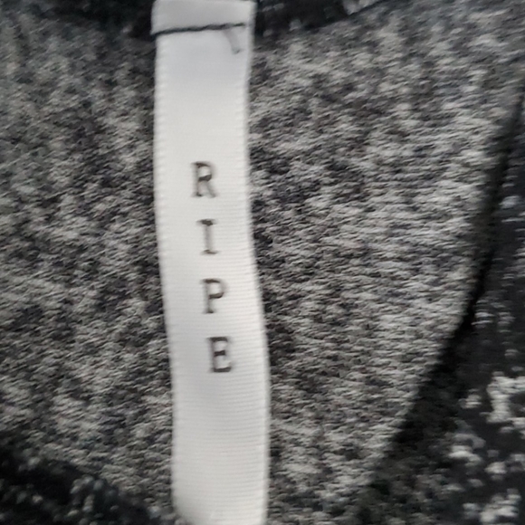 RIPE black long sleeve shirt - Picture 3 of 3